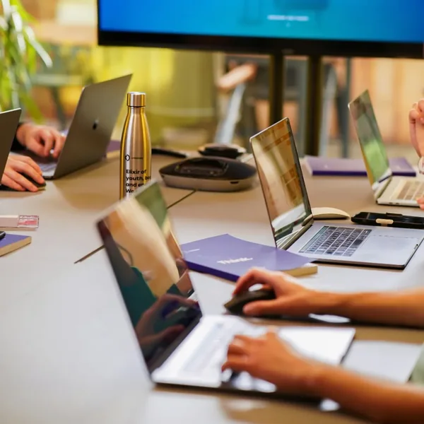 Team al lavoro durante una riunione Studio Samo