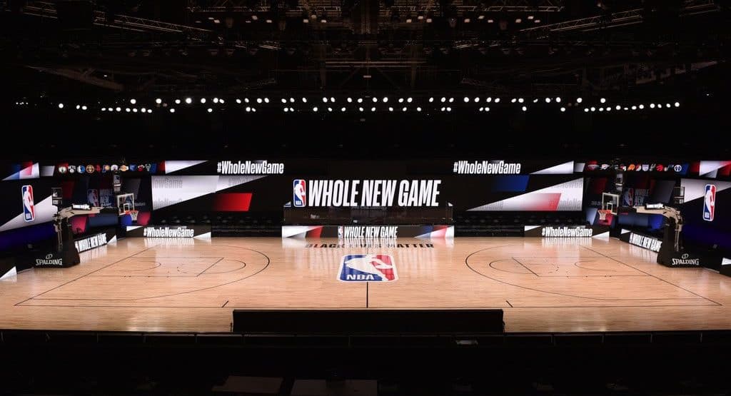 Campo di basket NBA nella bolla